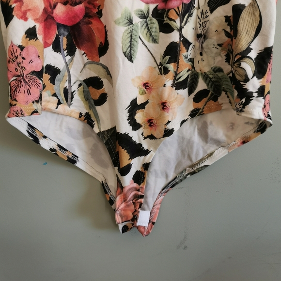 Tank top style body suit - Picture 3 of 4